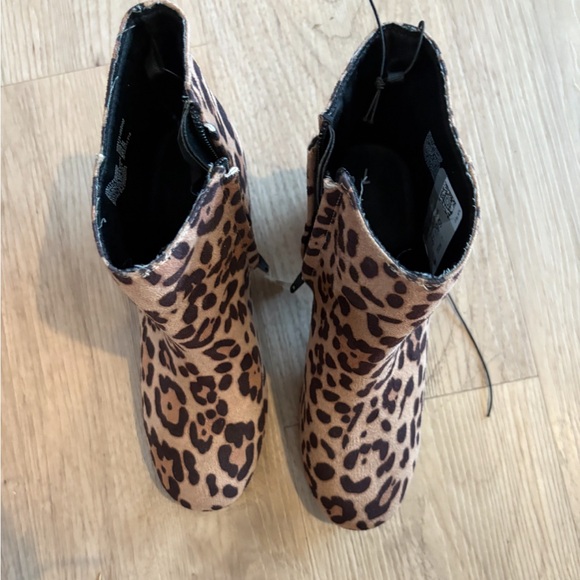 Time and Tru Leopard Print Ankle Boots block heels size 7 new - Picture 12 of 13